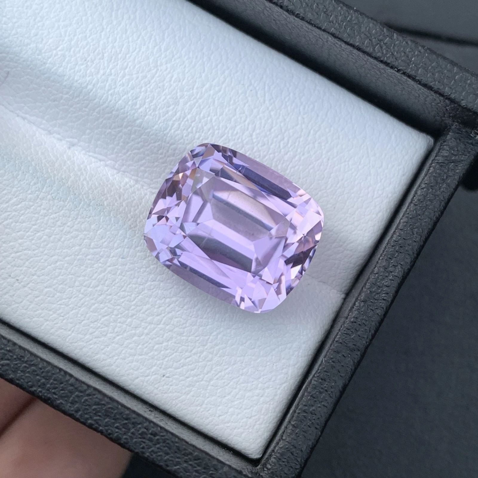 Natural Pink Kunzite 14.70 Carat Faceted Cushion Shape Loose Gemstone For Jewelry — view 1